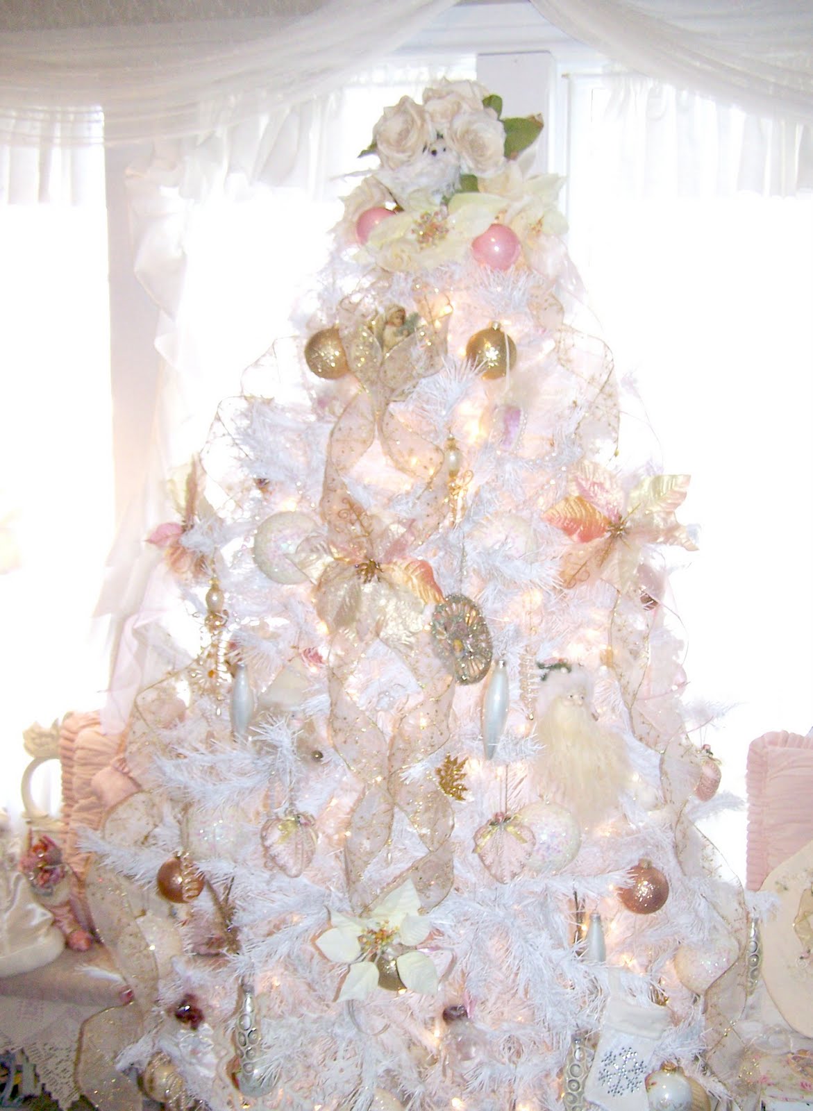 white-shabby-chic-christmas-tree-design-2016