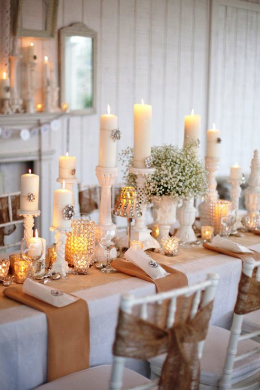 white-and-burlap-wedding-table