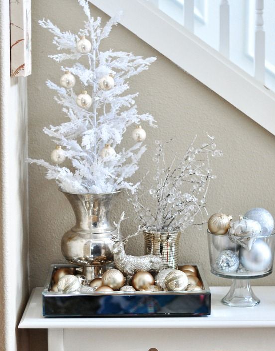 white-and-gold-christmas-decorating-design