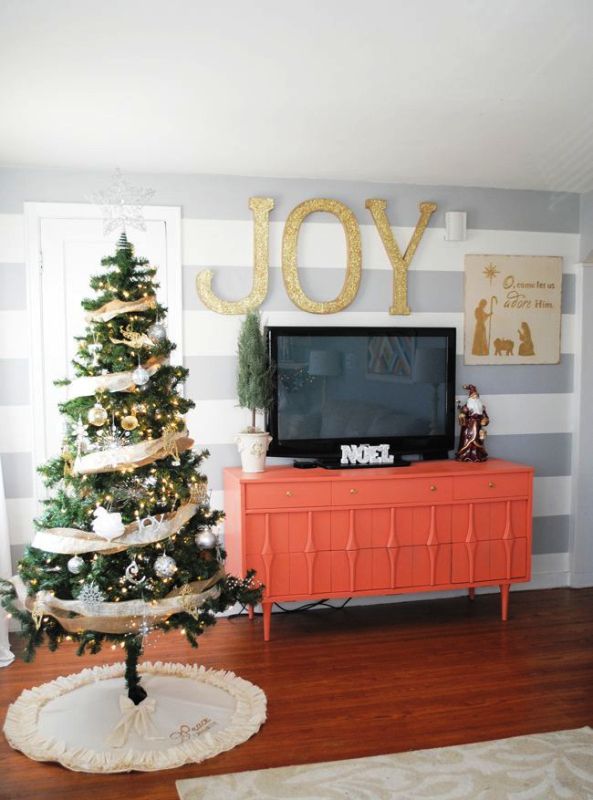 white-and-gold-christmas-decorating-fine-design