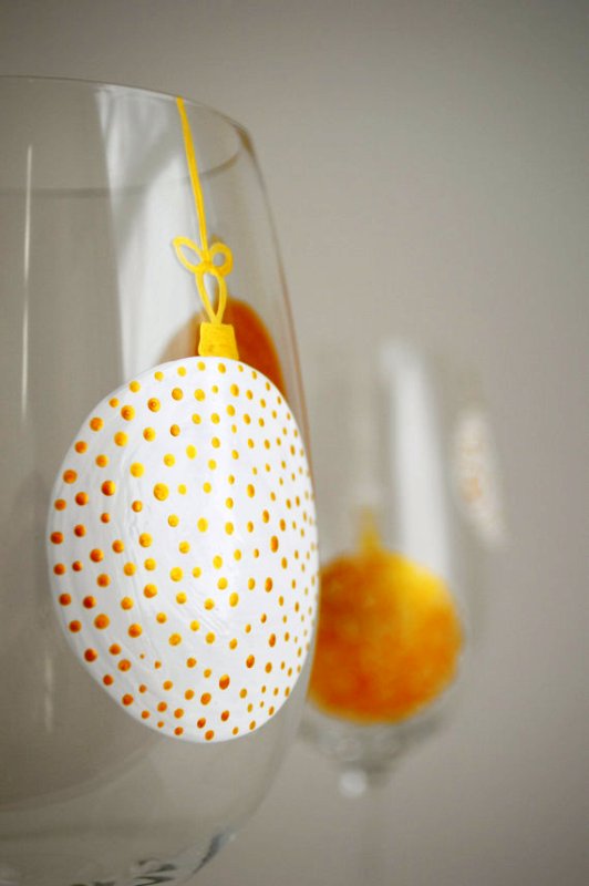 white-and-gold-christmas-ornaments