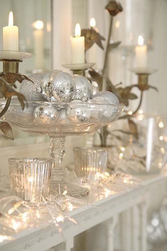 white-and-silver-christmas-mantel-decorations