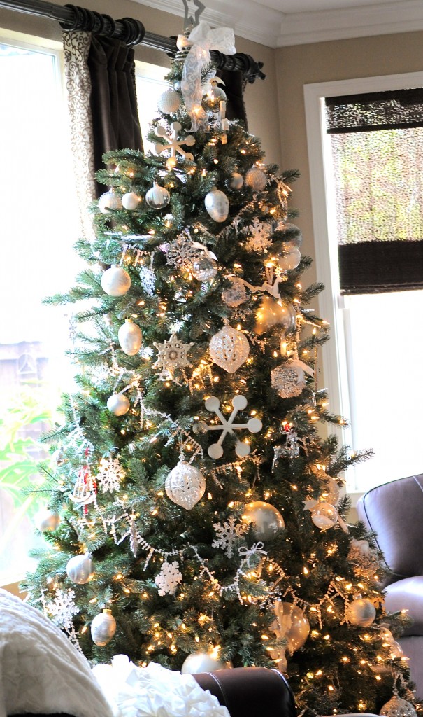 white-and-silver-christmas-tree