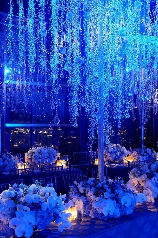 winter-wedding-reception-christmas-decorations