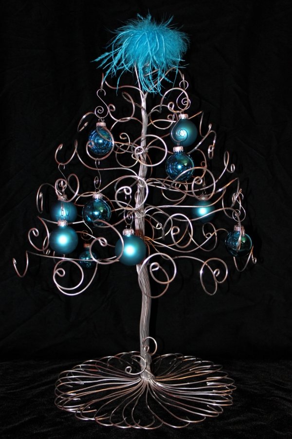 wire-christmas-tree-ornament-holder