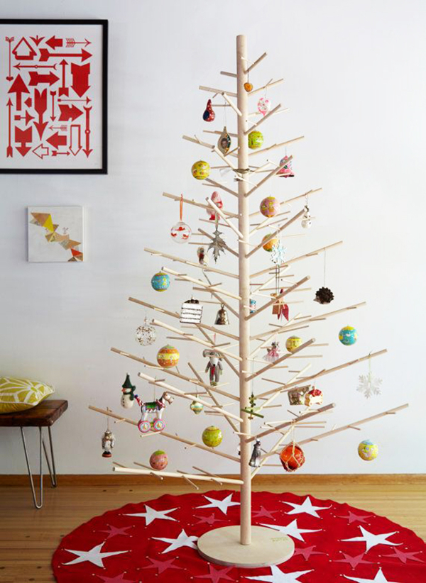 wooden-christmas-ornament-display-tree