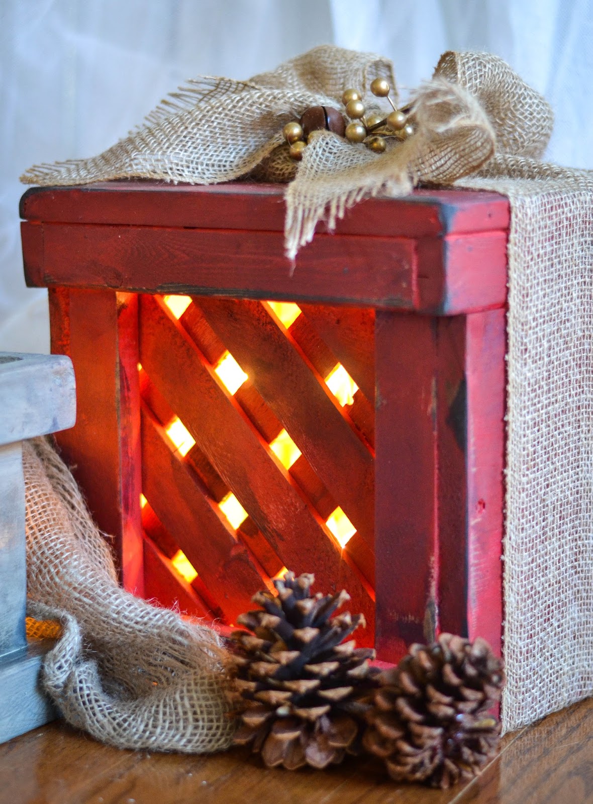 wooden-gift-box-christmas-decor