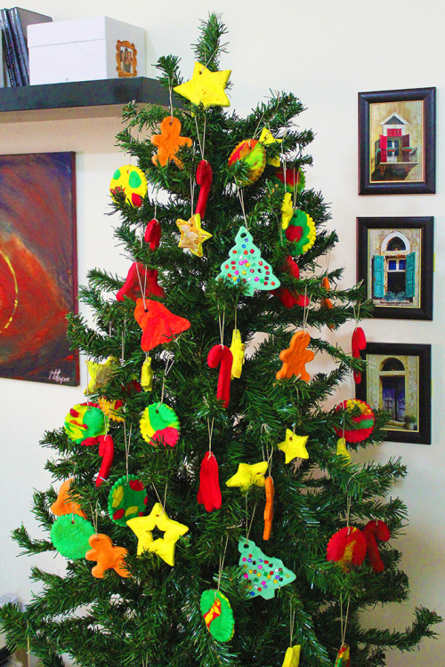 christmas-tree-with-handmade-ornament