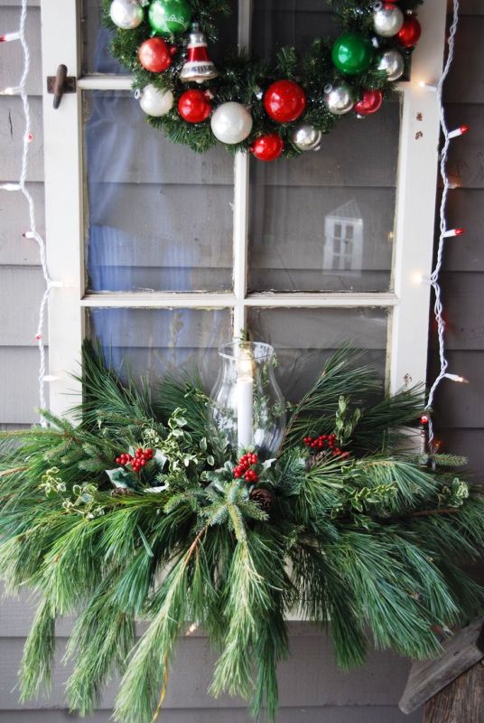 christmas-decorated-window-boxes