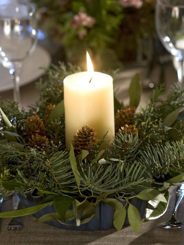 christmas-evergreen-centerpiece-with-candles