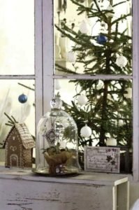 30 Simple Christmas Window Decorations Ideas  Decoration Love