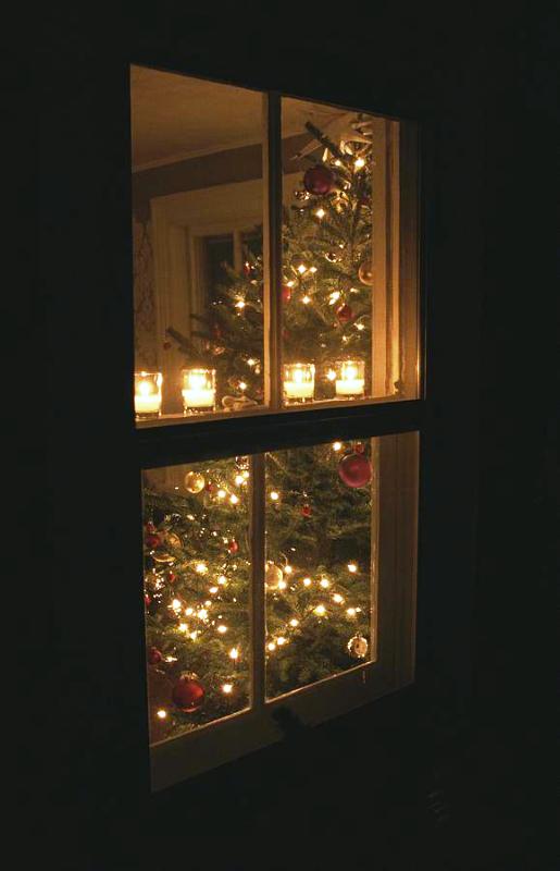 christmas-window-candle-light