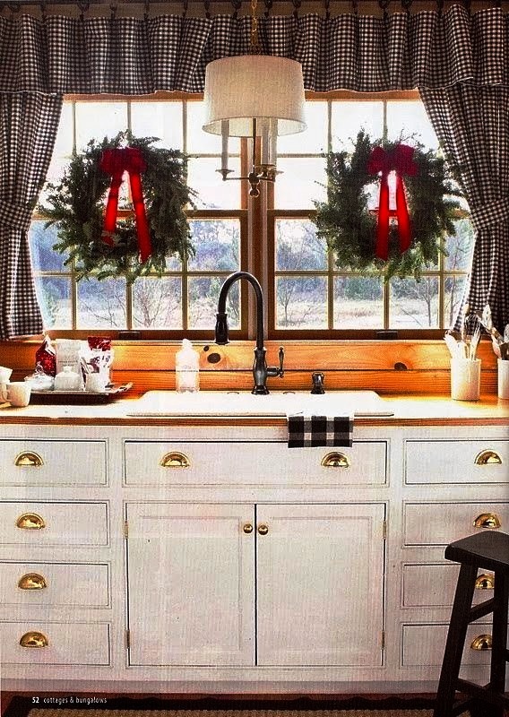 christmas-window-decor-for-kitchen
