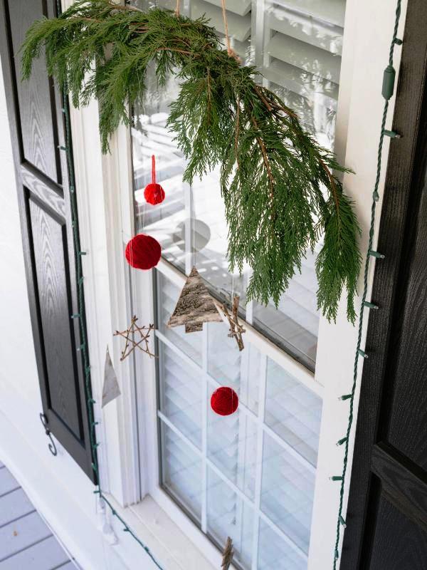diy-holiday-window-decoration
