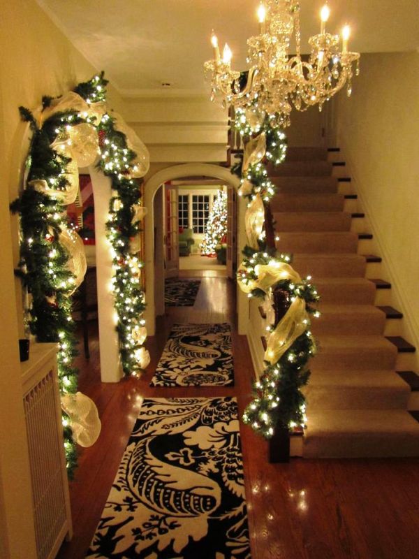 foyer-christmas-decorations