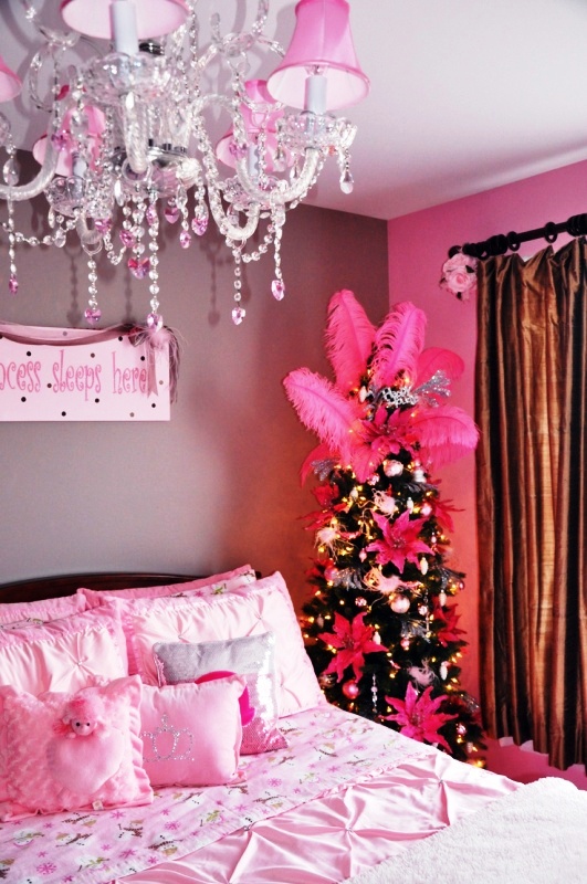 girls-bedroom-christmas-decorating