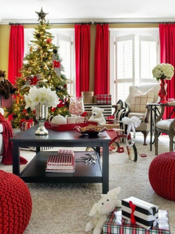 hgtv-holiday-decorating-christmas-tree-window-ideas