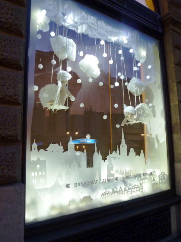 interactive-christmas-window-display-by-wellen