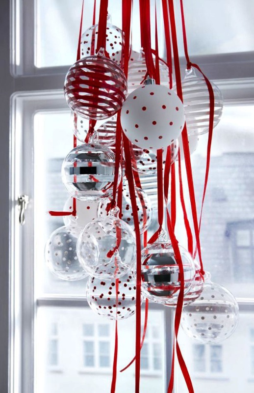 ornament-christmas-window-decorating-idea