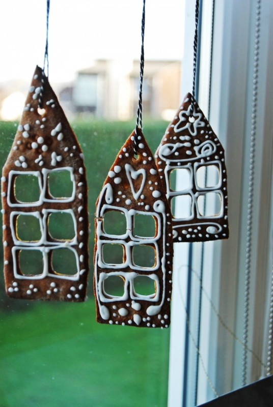 ornament-christmas-window-decorating-ideas