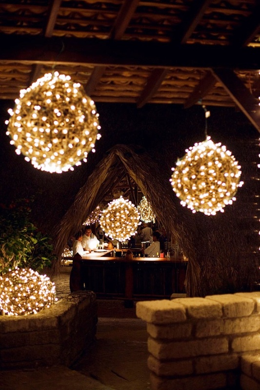 round-diy-outdoor-christmas-lights