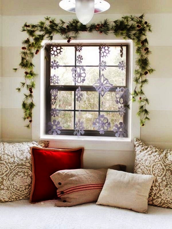 30 Simple Christmas Window Decorations Ideas - Decoration Love