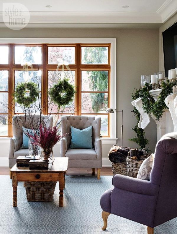 window-christmas-wreaths-decorating-living-room-ideas