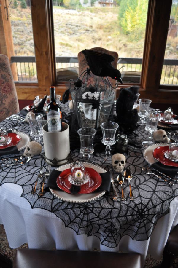 Balck and White Halloween Dinner Table Setting