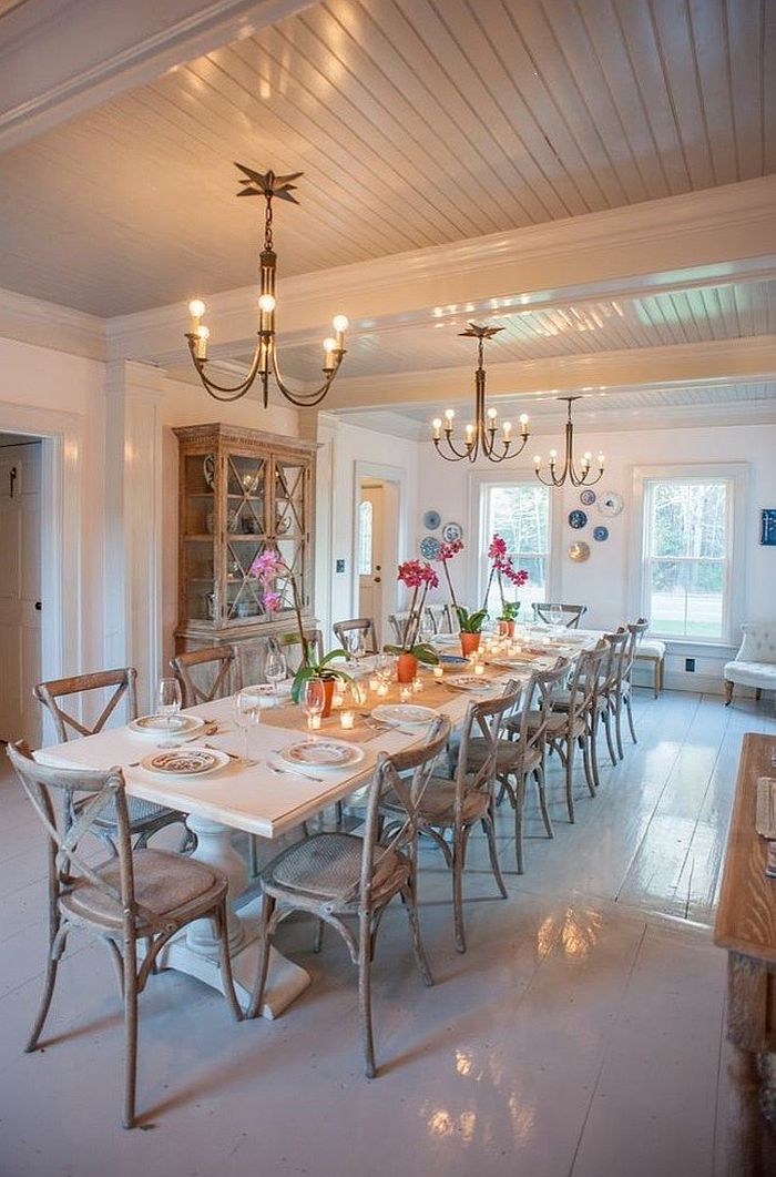 Cheerful Farmhouse Dining Room Design