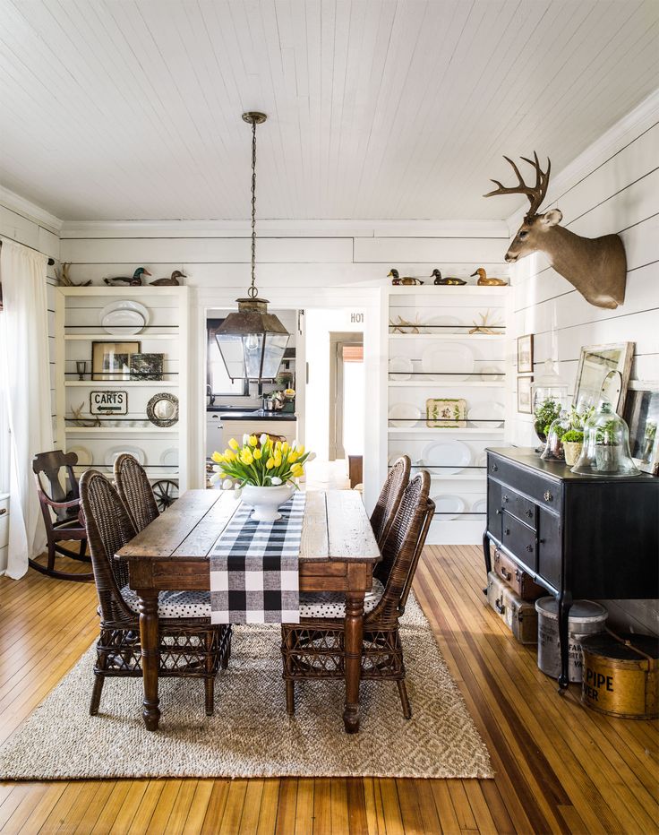 Country Farmhouse Dining Room Design