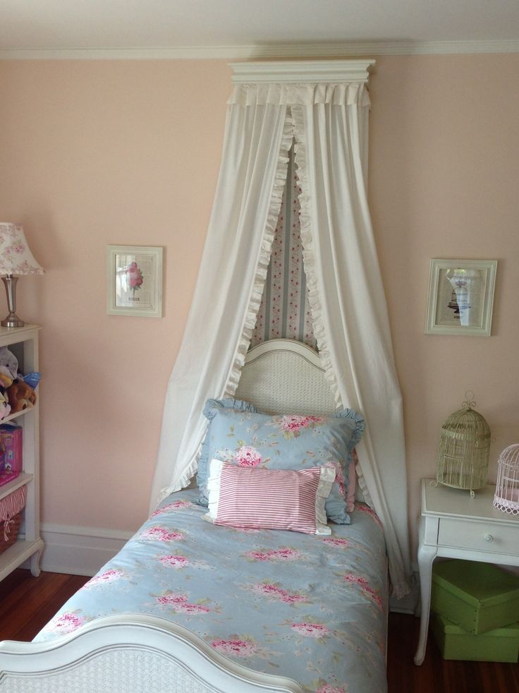 Little girl's Shabby-Chic Style Bedroom Design