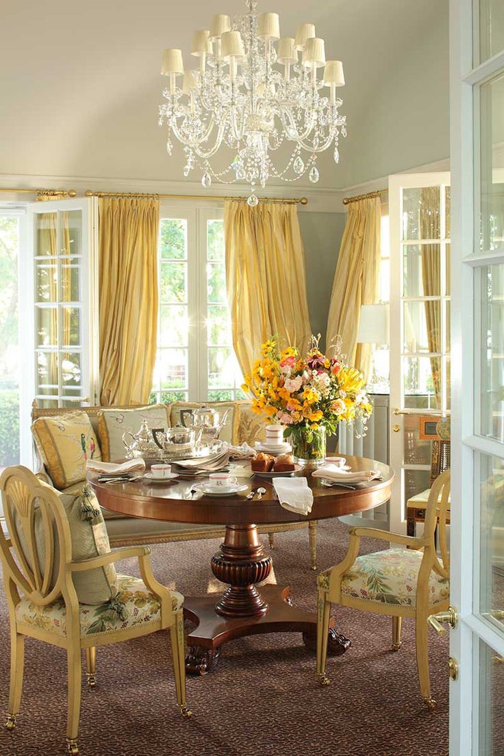 Luxury Traditional Dining Room Design