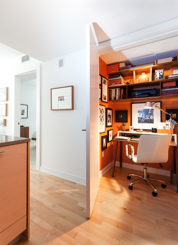 Small Contemporary Home Office Design