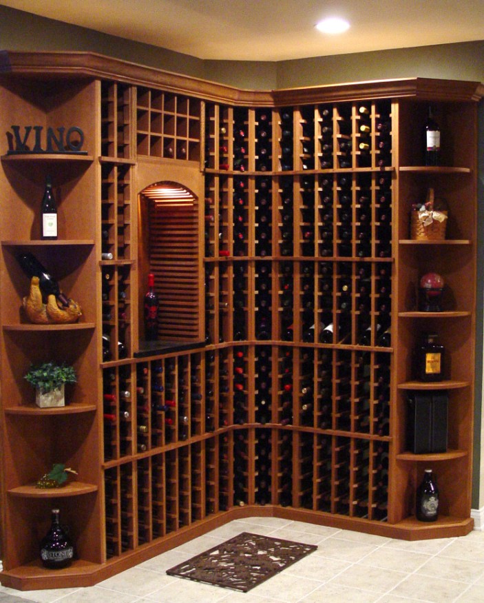 Small Rustic Wine Closet Design
