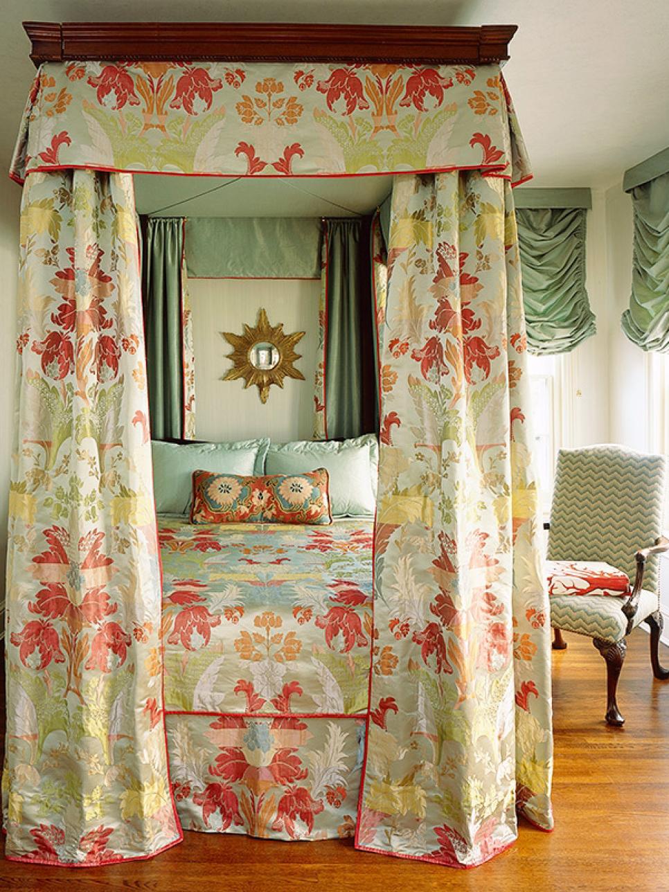 Small Victorian Bedroom Design