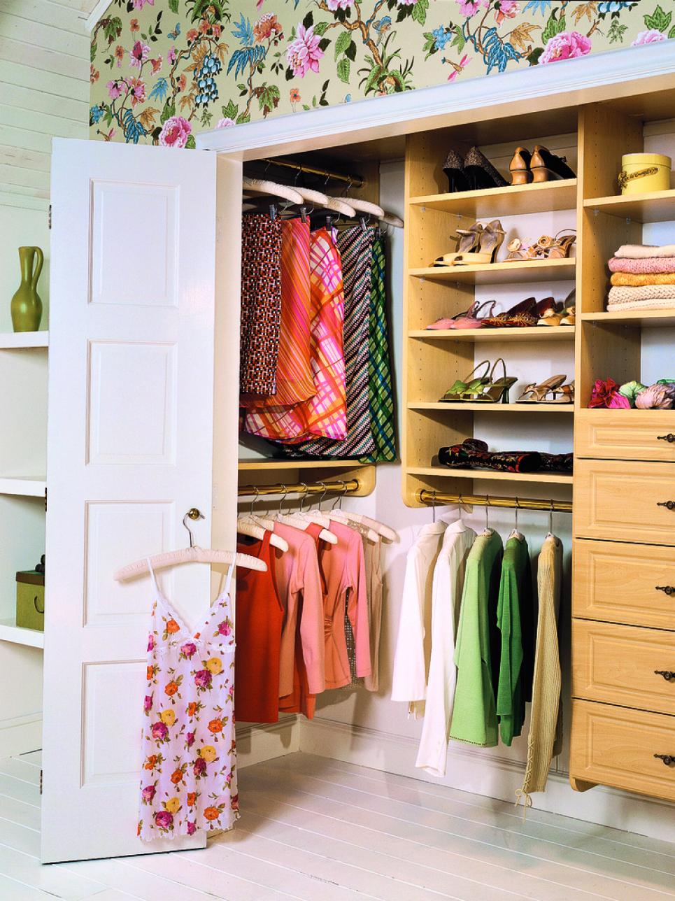 Stylish Traditional Closet Design