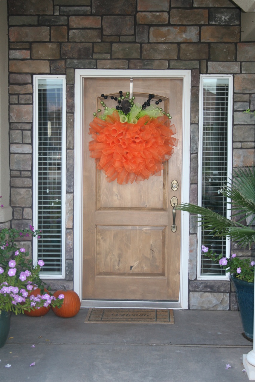 Beautiful Front Door DIY Halloween Decorations