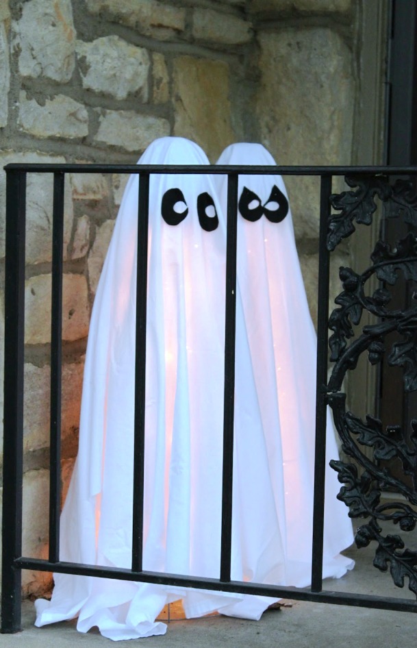 DIY Ghosts Halloween Decorations