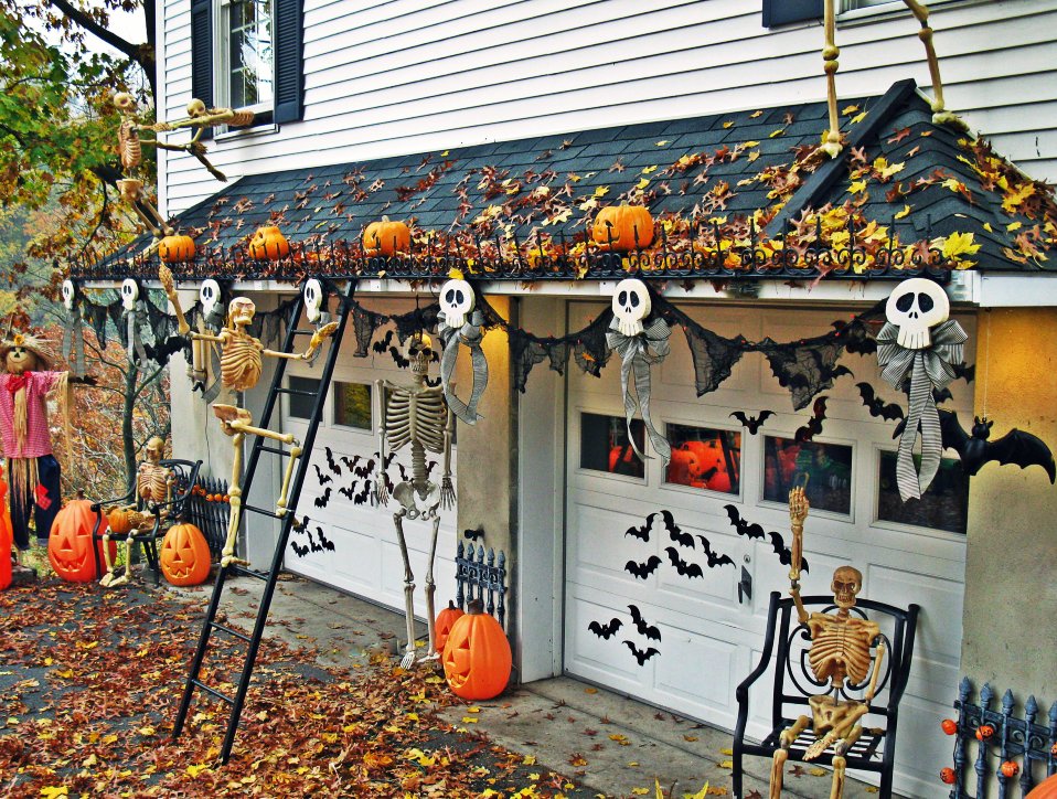 Garage Halloween Decoration Ideas