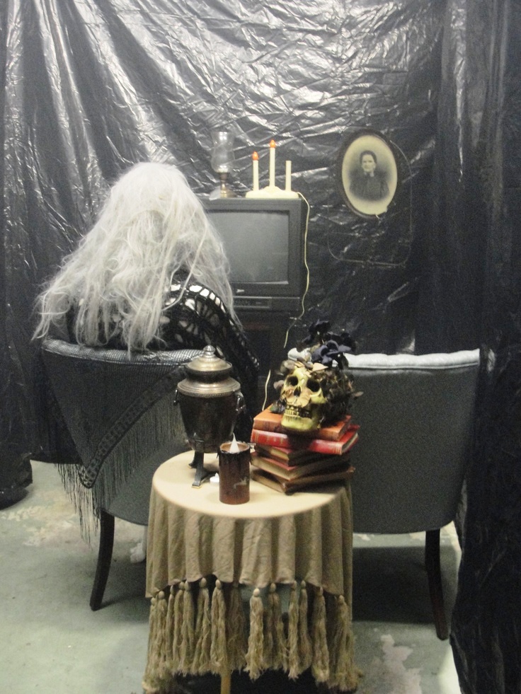 Halloween Haunted Garage Decorations Ideas