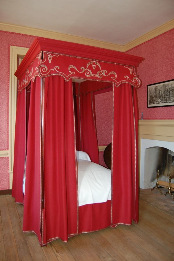 Incredible Red Bedroom Design