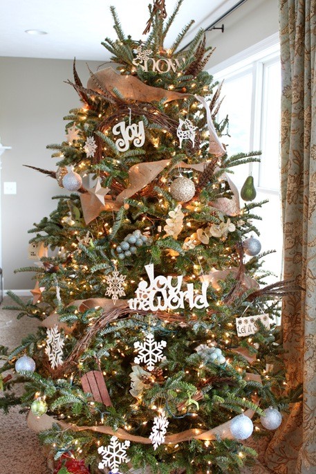Christmas Tree Decorating Ideas with Burlap