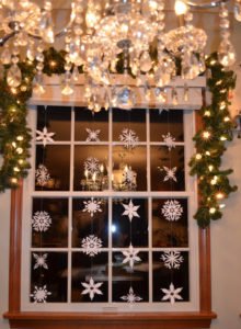 50 Windows Christmas Decorations Ideas To Displays – Decoration Love