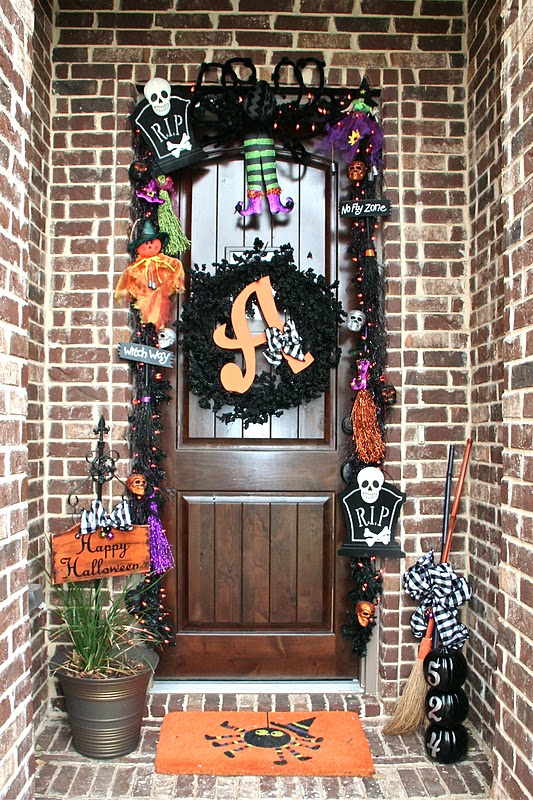 Cute Front Porch Halloween Decor