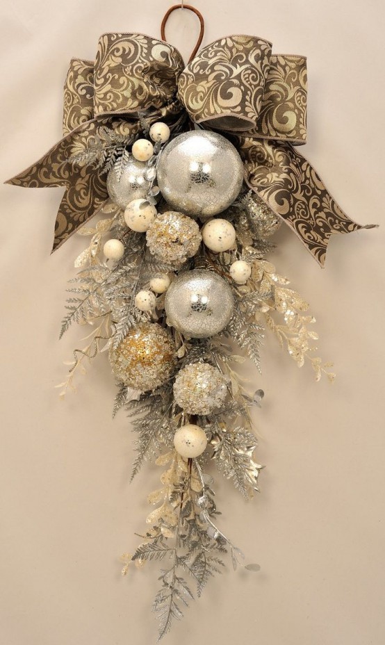 Elegant Gold Christmas Ornament