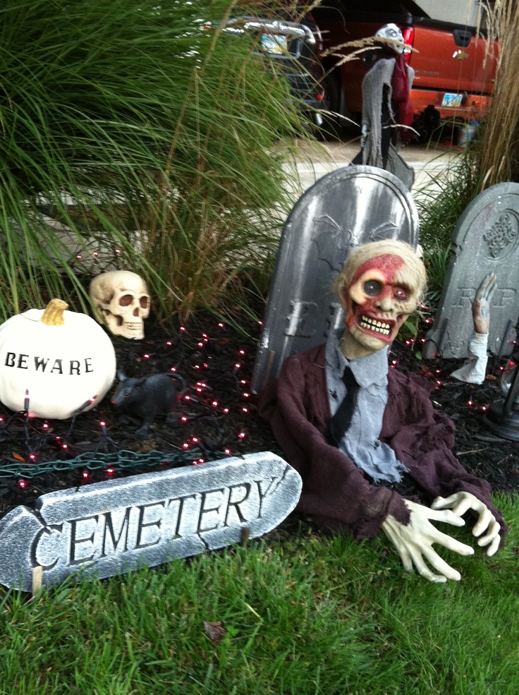 Graveyards Outdoor Halloween Decorations Ideas