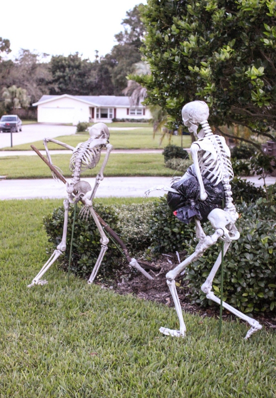 Skeletons Outdoor Halloween Decorations - Decoration Love