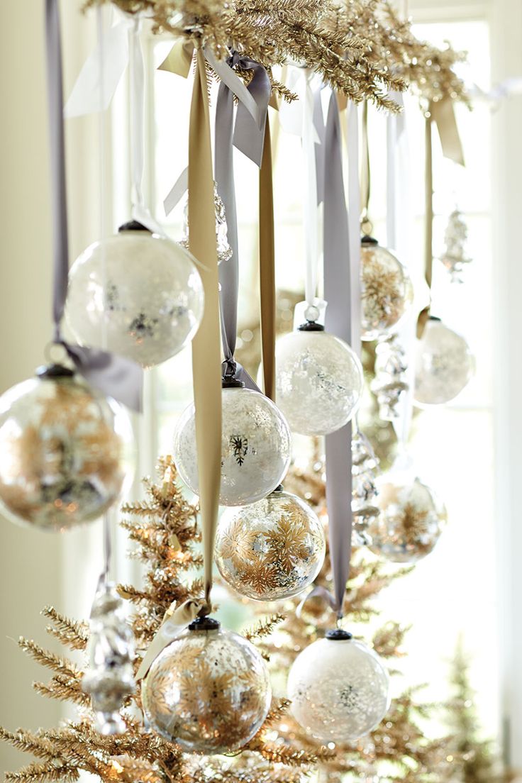 White and Gold Christmas Decorating Ideas
