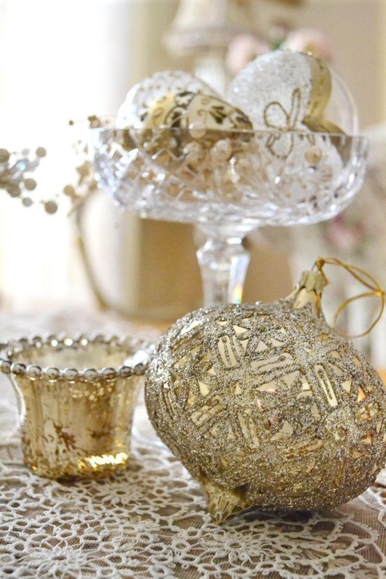 White and Gold Christmas Decorations Ideas