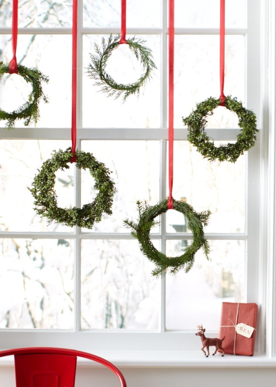 Window Christmas Wreaths Decorating Ideas